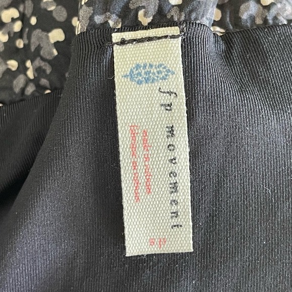 Free People FP Movement Way Home Leopard Shorts Size Small - Picture 5 of 5